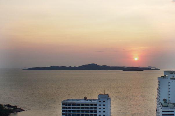 The Cliff Residence Condo Pattaya Room photo