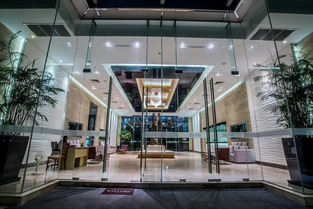 The Cliff Residence Condo Pattaya Exterior photo