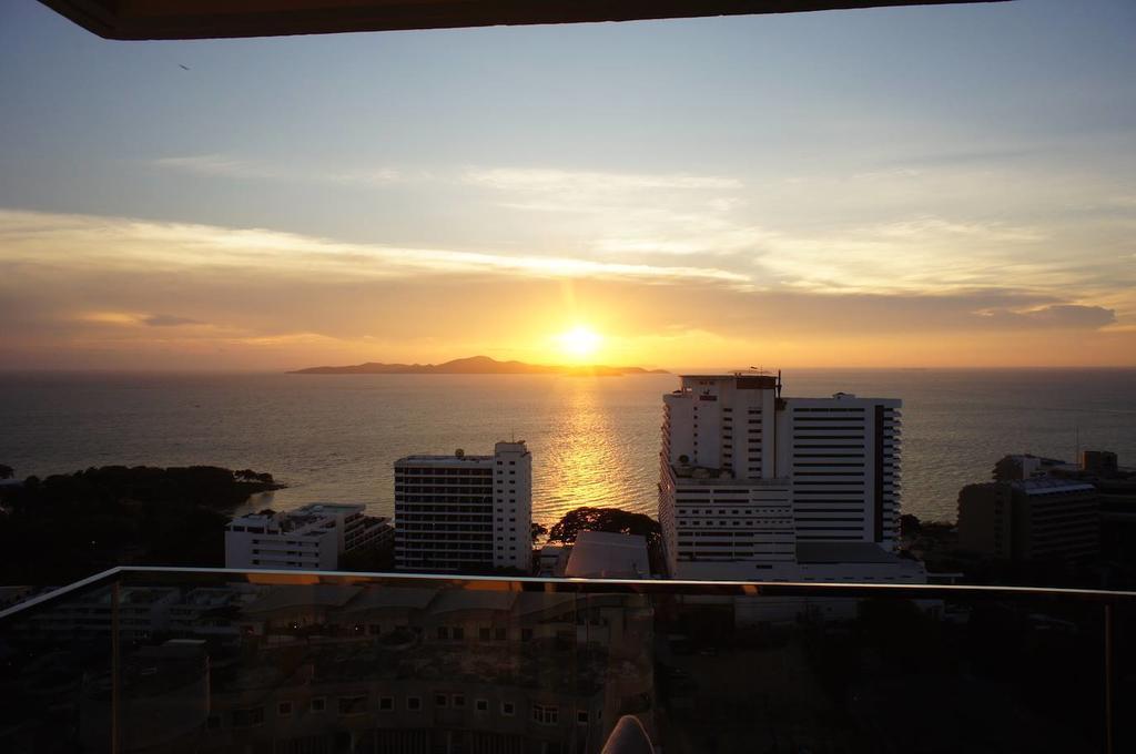 The Cliff Residence Condo Pattaya Room photo